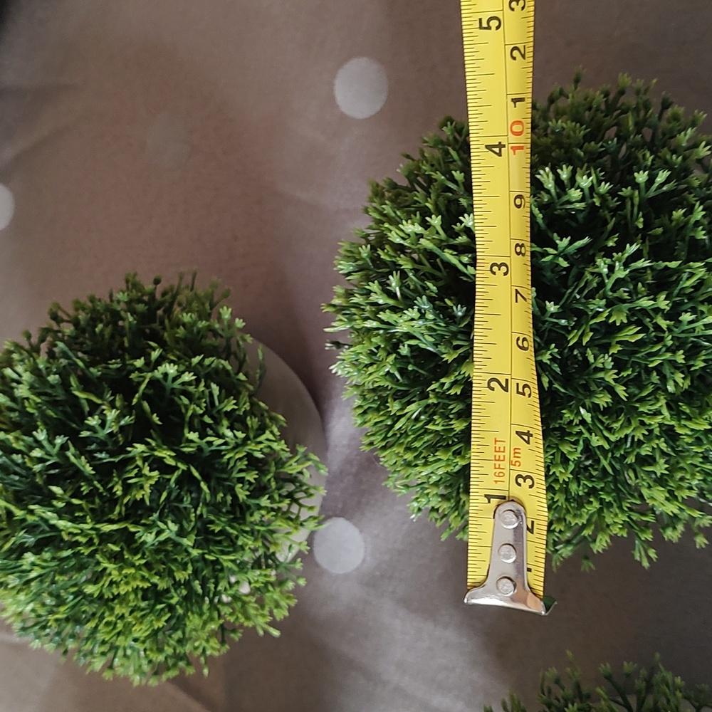 4 Faux Greenery Decor Pieces - Picture 6 of 7